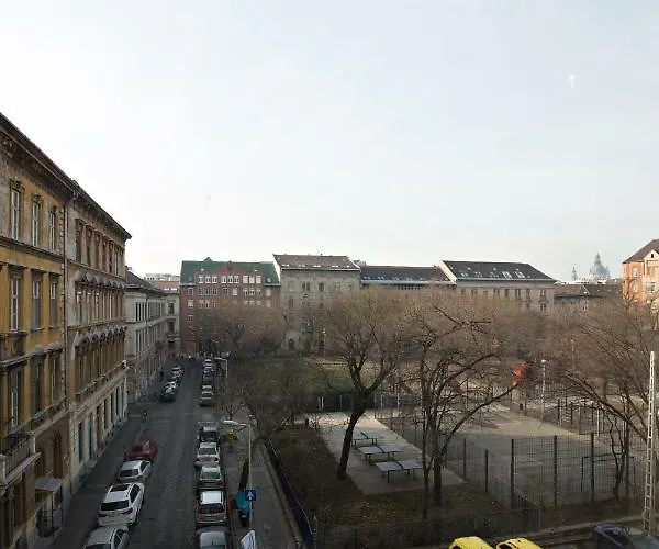 Klauzal Ter 9 Apartment *