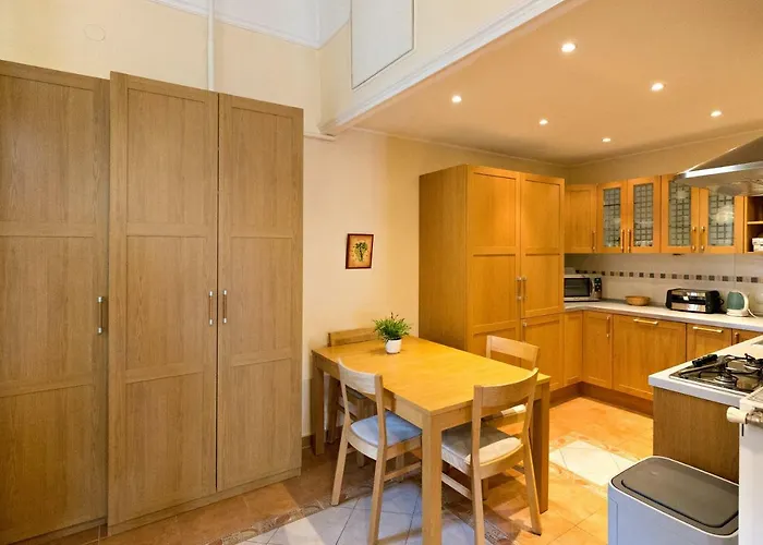 Klauzal Ter 9 * بودابست